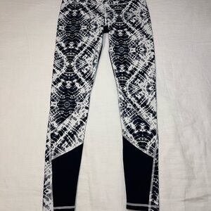 Victoria’s Secret VSX Sport Knockout Legging S Black White Yoga Gym Athletic EUC